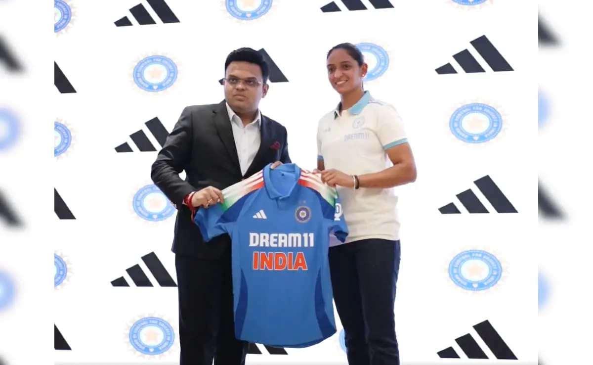 Harmanpreet Kaur Unveils Indian Cricket Team's New ODI Jersey. watch