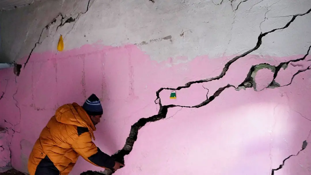 Cracks in Agra houses, is boring metro tunnel the real culprit?