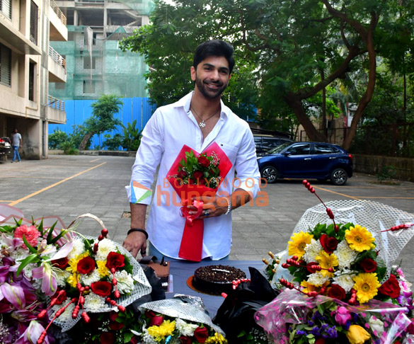 Photos: Taha Shah Badussha celebrates his birthday with the media