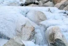 People are suffering from cold in the mountains, yearning for drinking water.