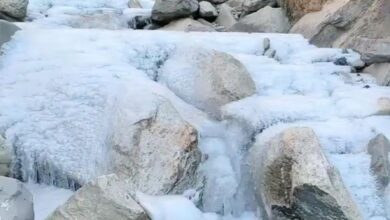 People are suffering from cold in the mountains, yearning for drinking water.