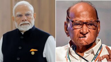 प्रधानमंत्री नरेंद्र मोदी और शरद पवार