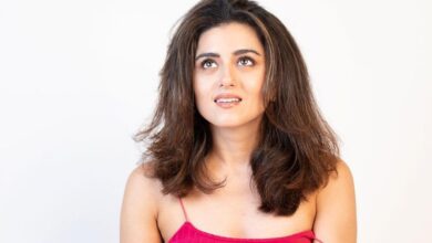 What kind of roles does Riddhi Dogra want to play?