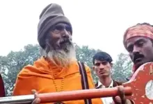 This Baba walks with 20 kg iron key in his hand