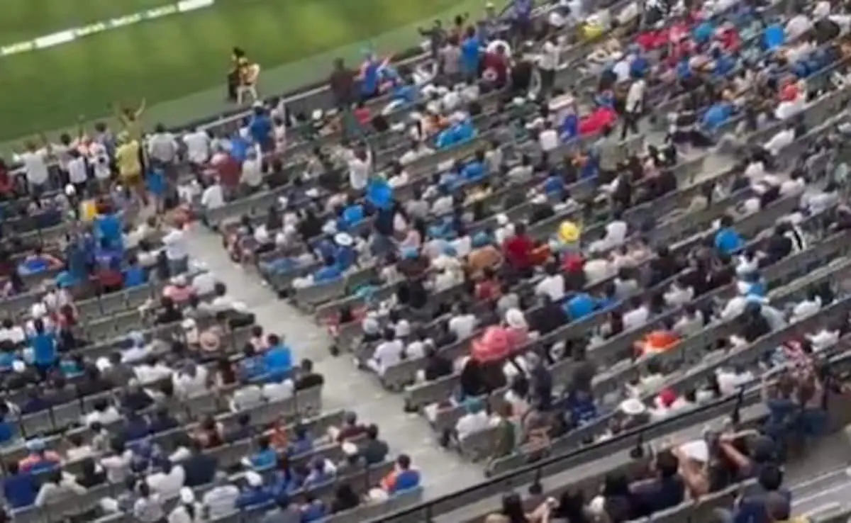 Australia, Umpires Labeled "Cheaters" By MCG Crowd For Yashasvi Jaiswal DRS Drama. Video Viral