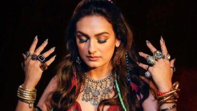 Akriti Kakar explores mysticism? Singer hints at Tarot reading in new post