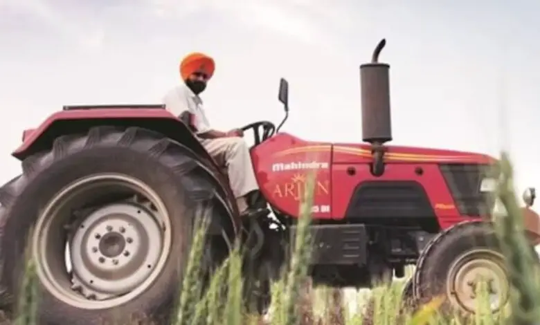 In agriculture, there is a possibility of increase in sales of tractors from the spring, good monsoon and MSP of Rabi crops will get a boost कृषि में बहार से ट्रैक्टरों की बिक्री में तेजी के आसार, अच्छे मॉनसून और रबी फसलों के MSP से मिलेगा बढ़ावा