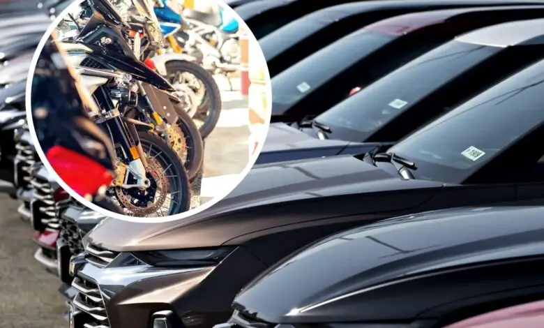 Auto Sales: Two-wheeler sales increased by 16% in November, car sales declined by 14% - FADA