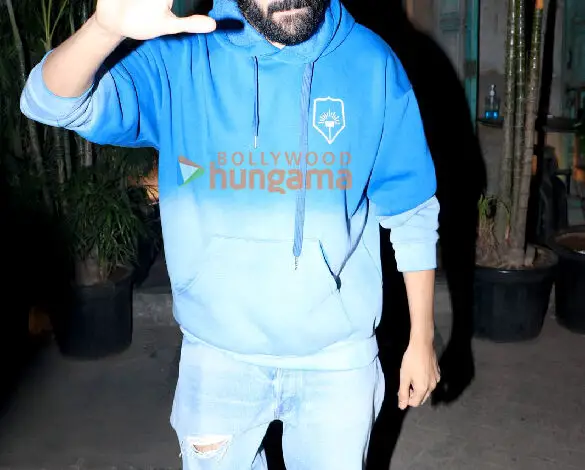 Photos: Kartik Aaryan snapped in Bandra | Parties & Events