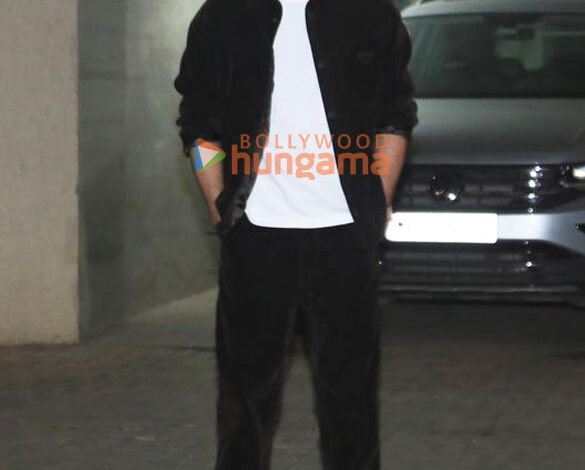 Photos: Ranbir Kapoor, Pooja Bhatt and others snapped at Mahesh Bhatt's house for Christmas party. Parties & Events