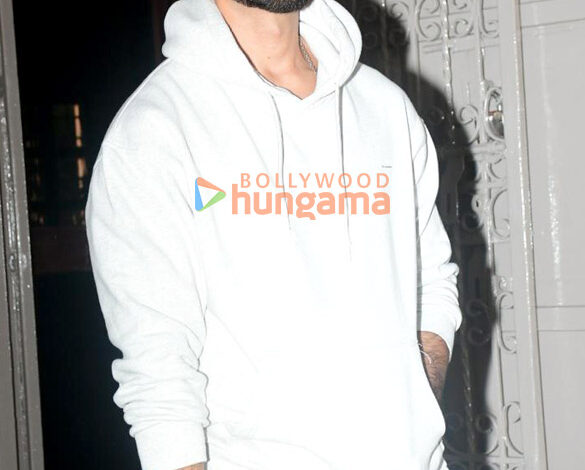 Photos: Shahid Kapoor snapped outside a dubbing studio in Bandra