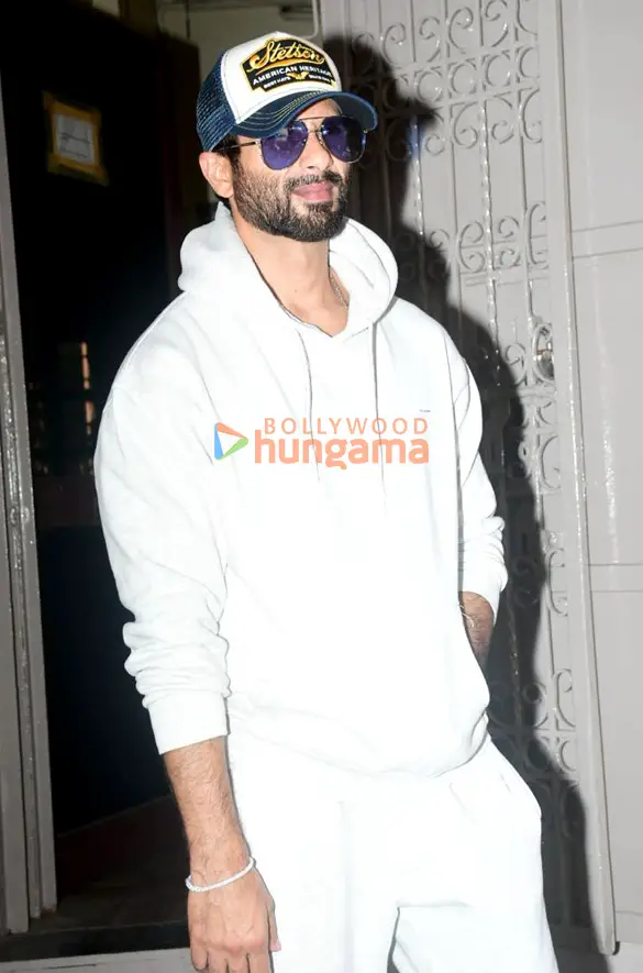 Photos: Shahid Kapoor snapped outside a dubbing studio in Bandra