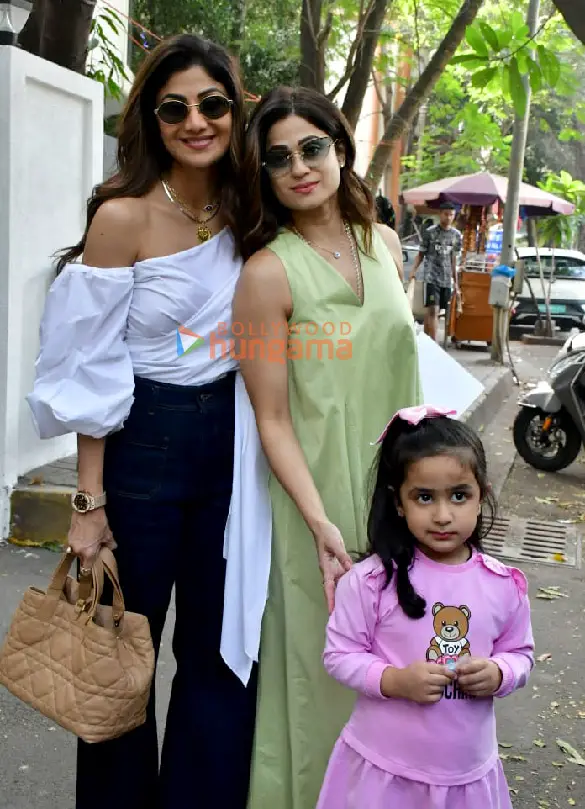 Photos: Shilpa Shetty and Shamita Shetty snapped in Juhu