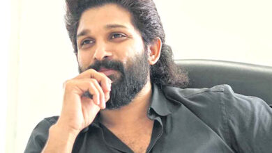 Allu Arjun shares heartfelt condolences over tragic incident at Sandhya theater during Pushpa 2 premiere : Bollywood News