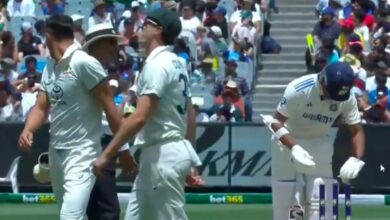 Mitchell Starc Looks To Unsettle India With Bail-Switch Act, Yashasvi Jaiswal Does This. Videos