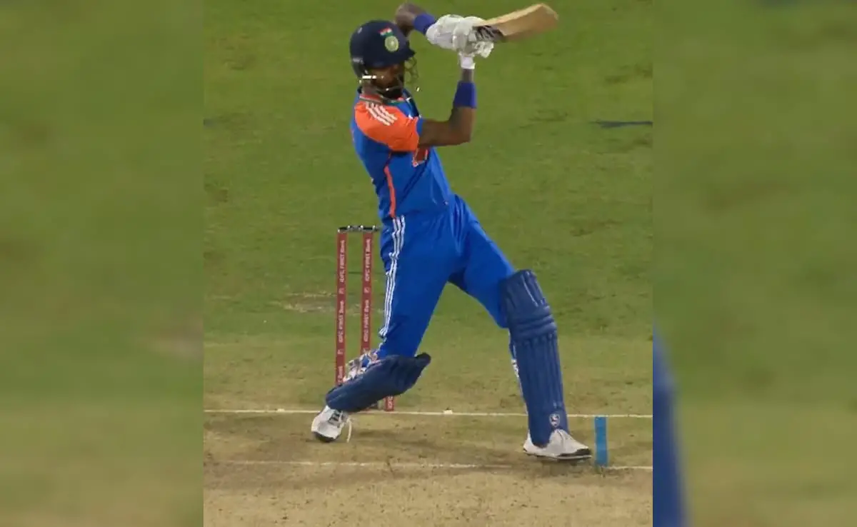 Hardik Pandya's 'No-Look Six' to Slam Half-Tentury in 27 Balls vs England Goes VIRAL. Internet Says 'India's Greatest ...'