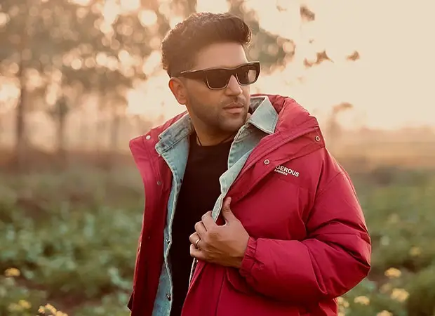 Guru randhawa celebrates republic day with brave Soldiers in Baramulla, Kashmir: Bollywood News