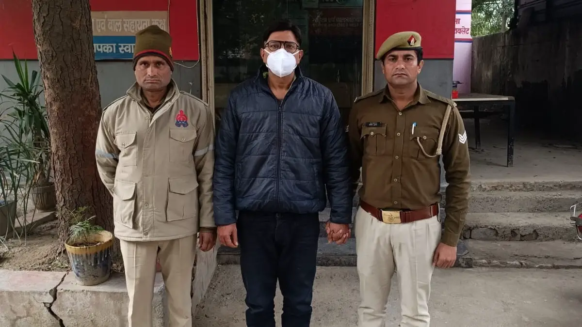 पुलिस की गिरफ्त में आरोपी.