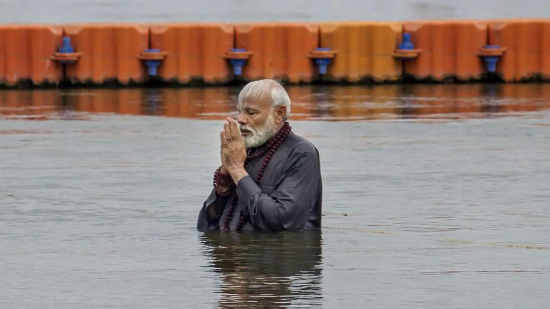 जब नेताओं ने कुंभ में लगाई डुबकी.