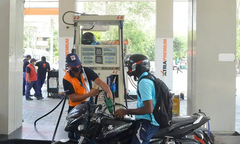 If you do not wear a helmet then you will not get petrol, know the rules