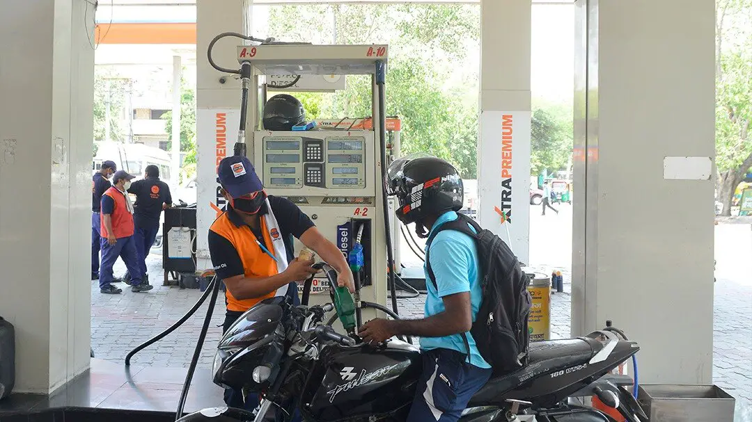 If you do not wear a helmet then you will not get petrol, know the rules