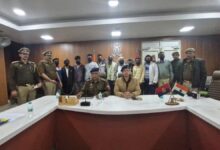 पुलिस की गिरफ्त में आरोपी.