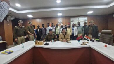 पुलिस की गिरफ्त में आरोपी.