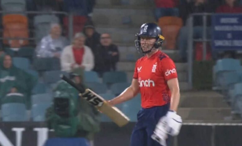 Heather Knight Left Fuming after England Lose 2nd T20I vs Australia Due to Rain. Watch