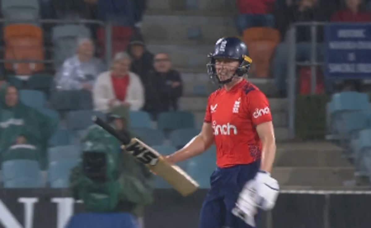 Heather Knight Left Fuming after England Lose 2nd T20I vs Australia Due to Rain. Watch