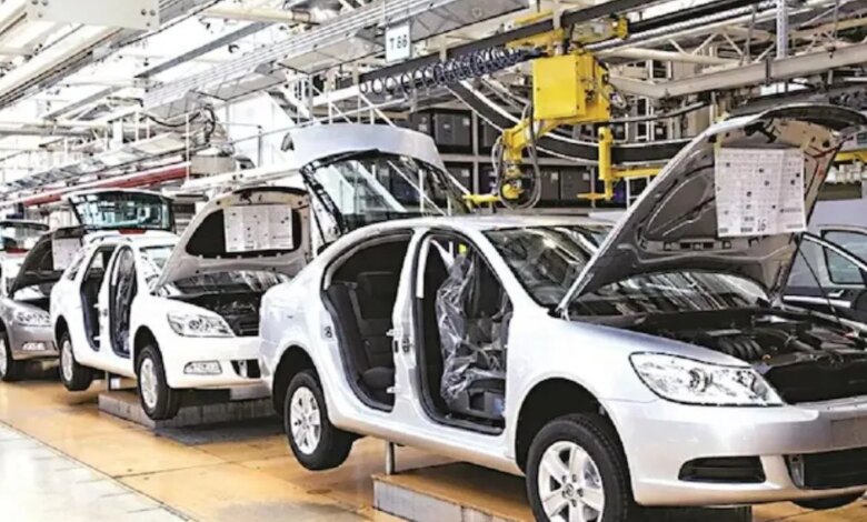 जिसों की कीमतों में नरमी से वॉल्यूम-मार्जिन को बल, Volume growth, softer commodity prices to drive Q4 margins of auto firms