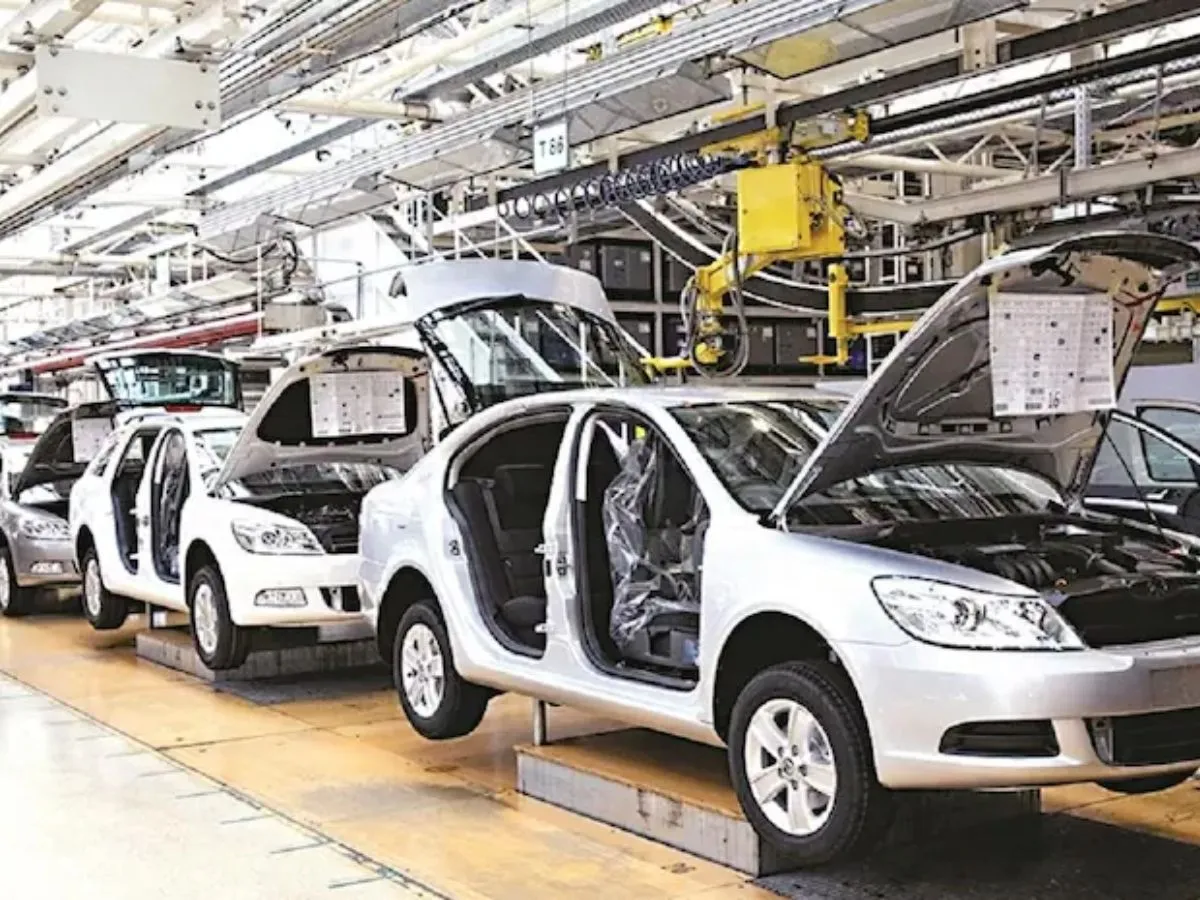 जिसों की कीमतों में नरमी से वॉल्यूम-मार्जिन को बल, Volume growth, softer commodity prices to drive Q4 margins of auto firms