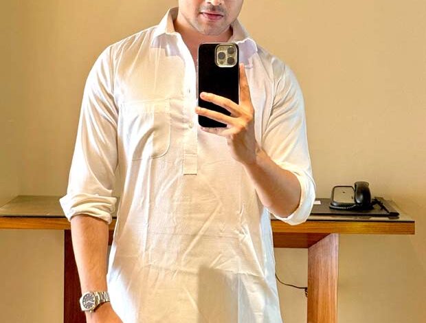 Bhuvan Bam debuts clean-shaven look; sources confirm it's for new acting project : Bollywood News