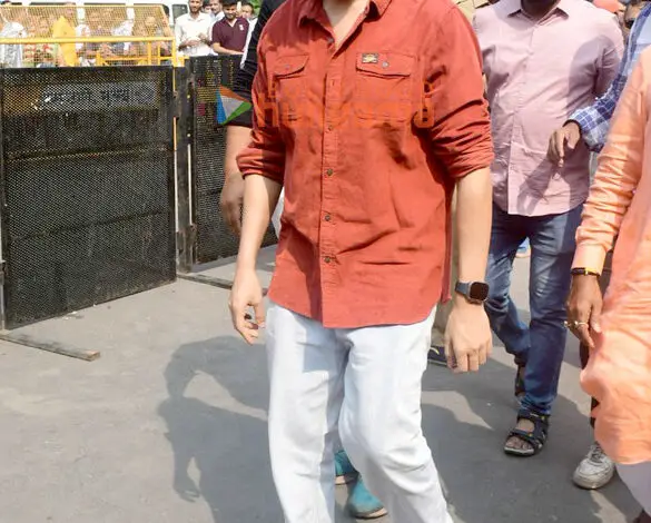 Photos: Kartik Aaryan visits Siddhivinayak Temple to seek blessings