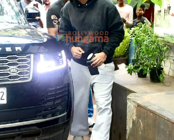 Photos: Vicky Kaushal snapped at Krome Studio in Bandra