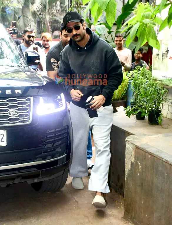 Photos: Vicky Kaushal snapped at Krome Studio in Bandra