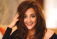 Monali Thakur hospitalized after facing breathing issues during live performance : Bollywood News