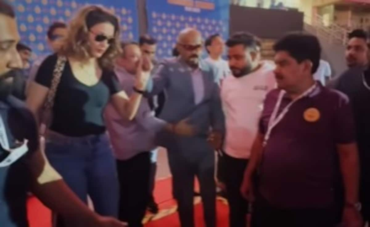 Vinod Kambli's Wife Helps Him Walk Out To Wankhede Stadium Celebrations - Watch