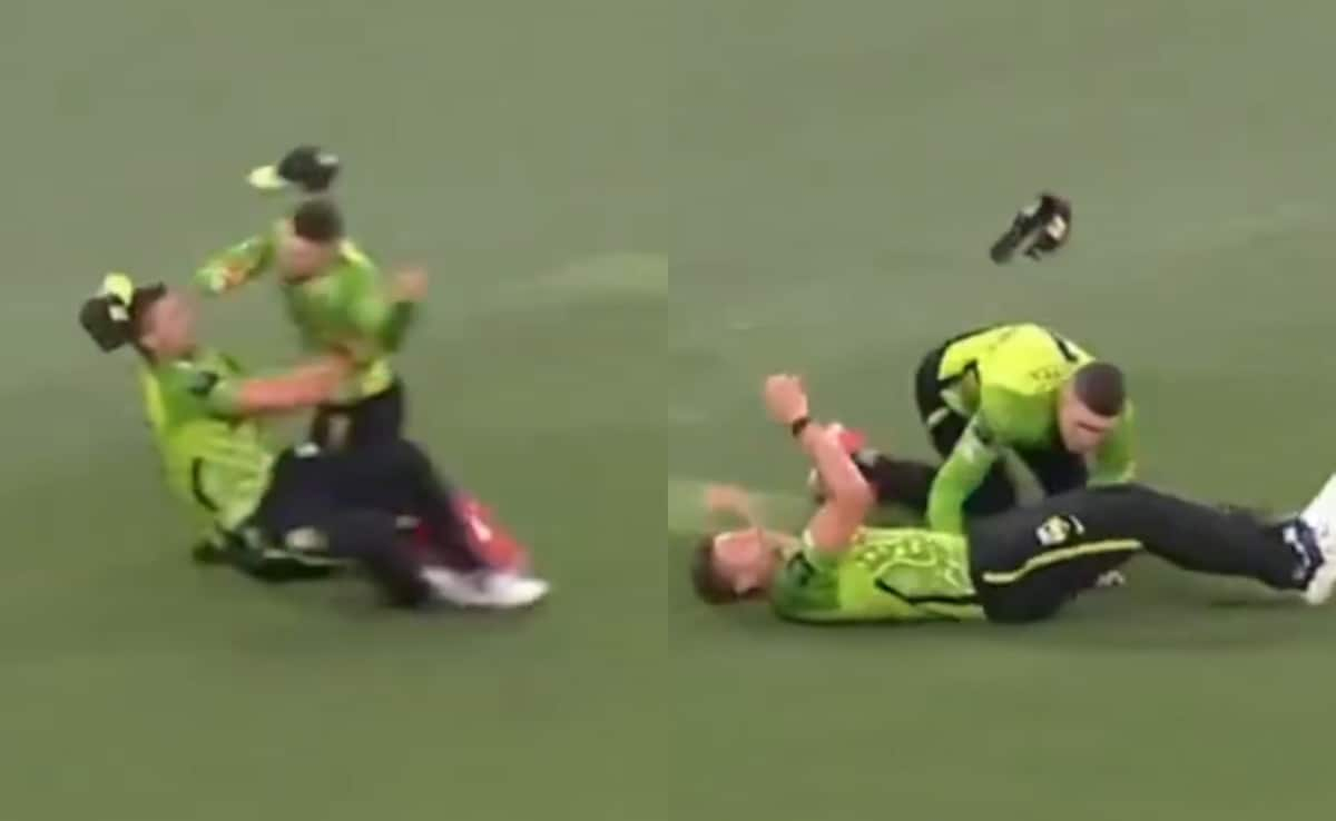 Horrific Collision Rocks Big Bash League. Australia Star Stretchered Off - Video