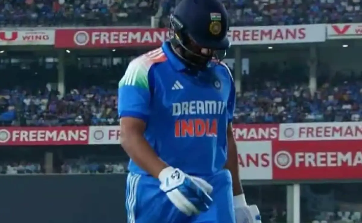 Rohit Sharma devastated after 2 off 7 balls vs england in 1st Odi. Long Walk Back Paints Sory Picture. Watch