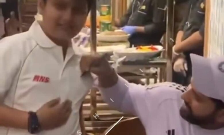 "Don't you do fast bowling?" Boy turns up at rohit sharma, rishabh pant's dinner table for autograph. Then ...