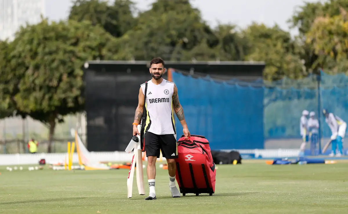 Wave from King Kohli, Shreyas Sign on T-SHIRT: AWED Fans Connect with Indian Cricketers in Dubai