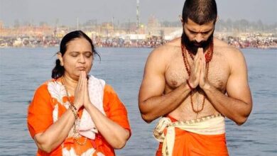 Vijay Deverakonda takes a holy dip at maha kumbh with his mother: bollywood news