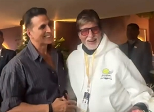 Akshay kumar touches amitabh bachchan's feet at ispl final, Shares warm moment: bollywood news