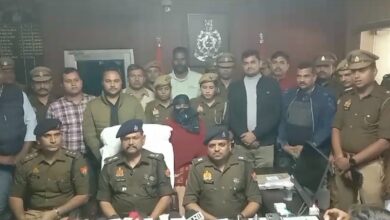 लखनऊ पुलिस ने आरोपी महिला को भी गिरफ्तार कर लिया है