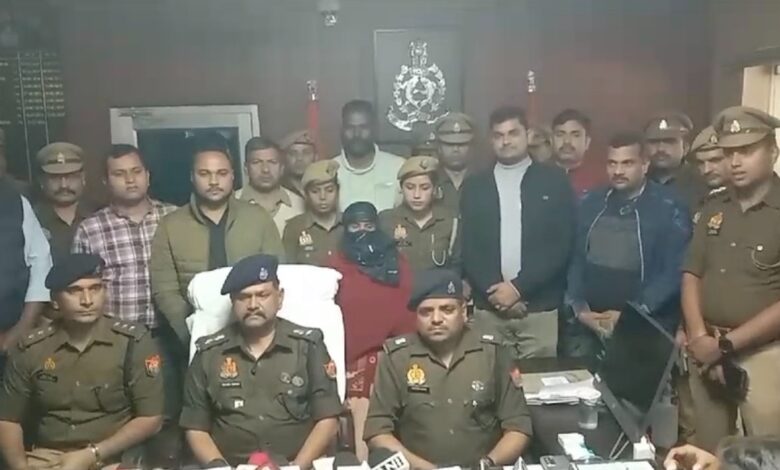 लखनऊ पुलिस ने आरोपी महिला को भी गिरफ्तार कर लिया है