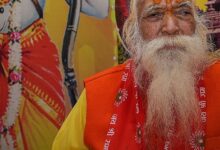 How much did the main priest of Ram Mandir get salary?