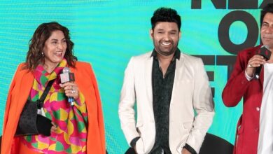 Next on Netflix 2025: Kapil Sharma Jokes About Archana Puran Singh's hand injury: "She was so excited about the great Indian kapil Indian kapil show being renewed for Third Season Ki UNHONI PADOSON KOL ywood news