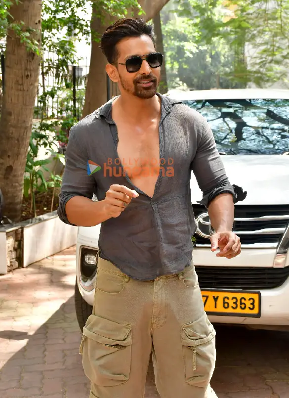 Photos: Harshvardhan Rane and Sonakshi Sinha Snapped in Juhu | Parties & events