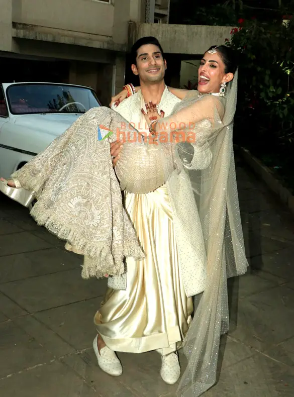 Photos: Prateik Babbar and Priya Baneerjee Pose for Paps after Tying The Know | Parties & events