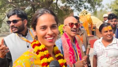 Olympic medallist shuttler Saina Nehwal Visits Maha Kumbh with Father